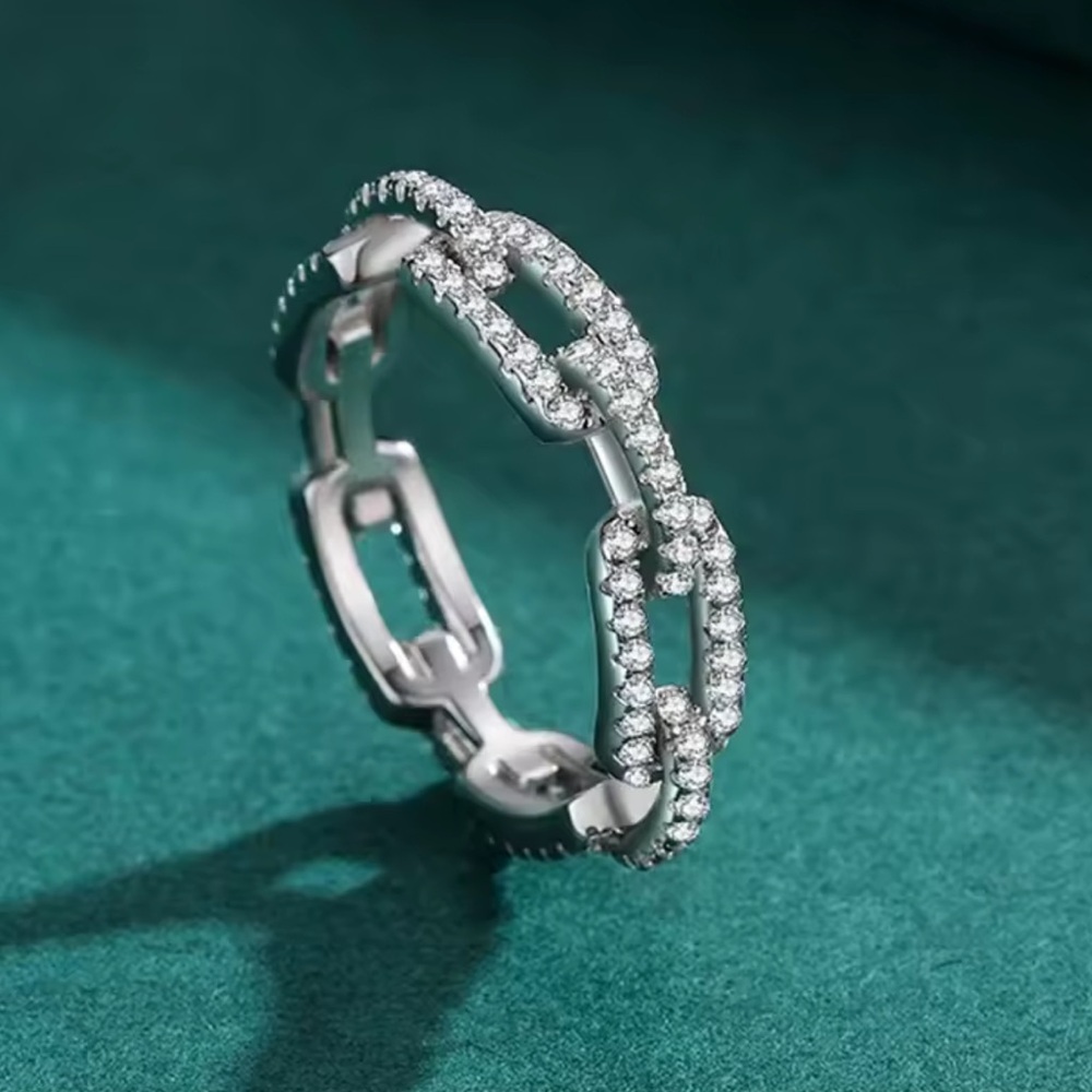 NWOT Elegant S 925 Silver Ring